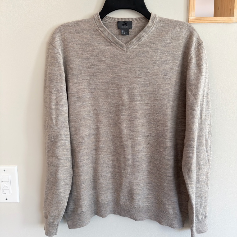 H&M Men's Tan V-Neck Sweater